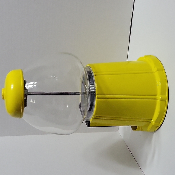 Working yellow candy dispenser/coin bank. - Picture 6 of 14
